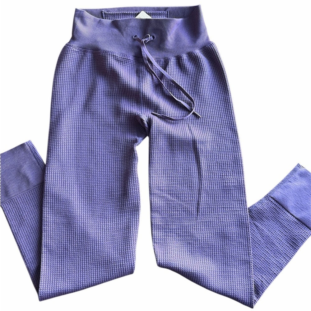 PINK Active Lavender Waffle Textured Leggings Size M Bottom Cuff